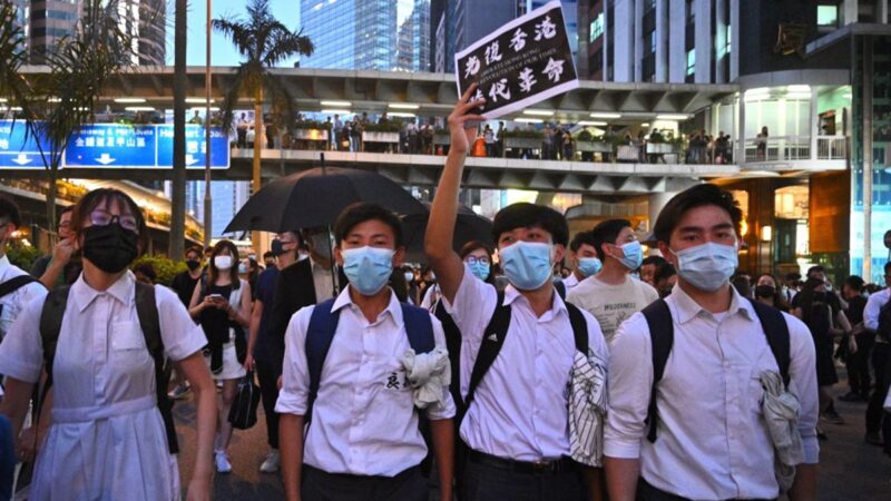 香港再现“火药桶” 近9成高中生不信任港府
