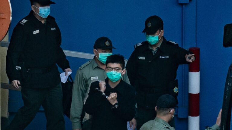 黃之鋒獄中再次被捕 警方稱觸犯國安法