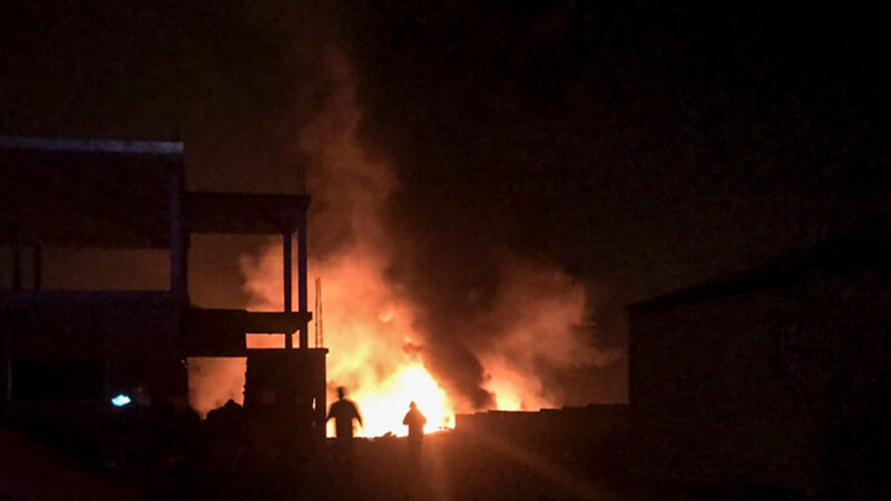爆炸聲不斷 黎巴嫩邊界瓦斯罐倉庫大火至少10傷