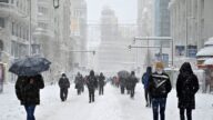 西班牙降大雪酿3死 2500驾驶受困 马德里交通中断