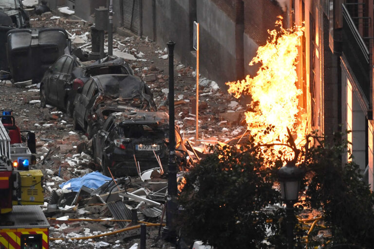 馬德里瓦斯大爆炸 滿街瓦礫碎片 已知3死11人傷