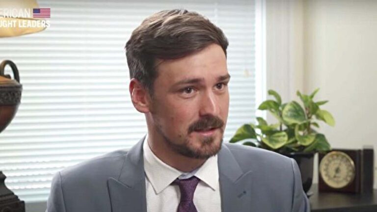 Parler執行長被迫躲避死亡威脅