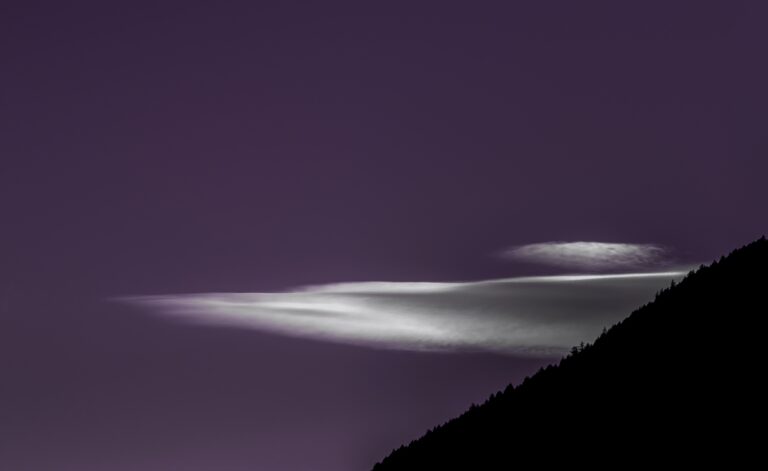 夏威夷上空 一夜驚見2個UFO 視頻曝光