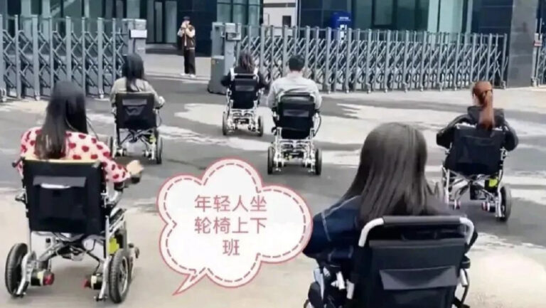 另類抗議？廣州大量青年坐輪椅出行
