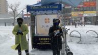 暴風雪下 堅守真相點的紐約法輪功學員
