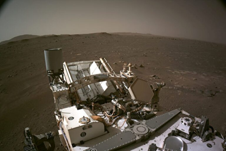 毅力號「睜眼」拍照 360度全景揭其火星新家