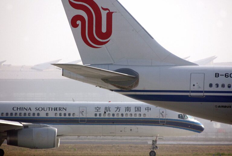 中國3大航空公司去年預虧超300億 平均日虧約1億