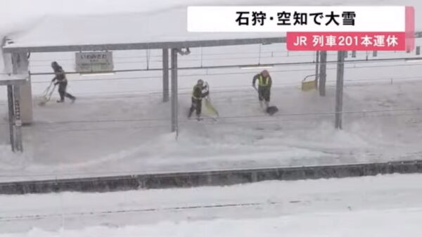 大雪纷飞日本北海道11人受困列车约7 5小时 Jr函馆线 新唐人中文电视台在线