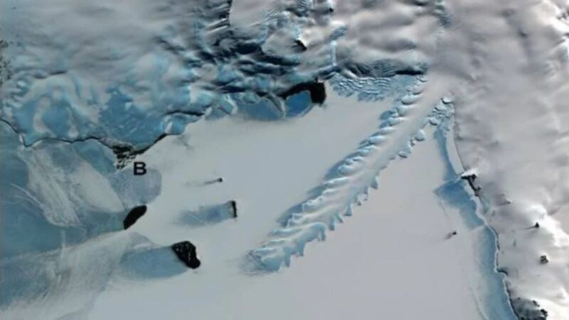 南极冰川惊现10公里齿轮状冰墙 UFO坠落的痕迹？