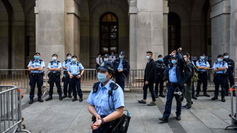 港國安警英文控罪書充斥低級錯誤 法官憤怒休庭