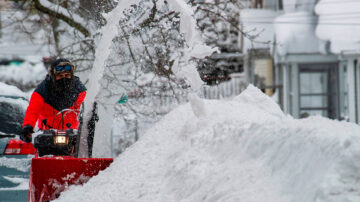 纽约市连续10天降温 上州发布降雪预警