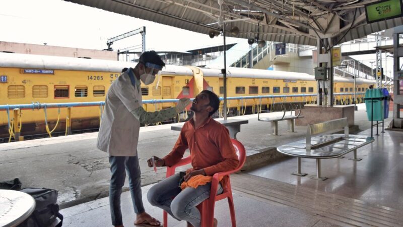 印度禁首波接種者選擇疫苗 花34天接種千萬人