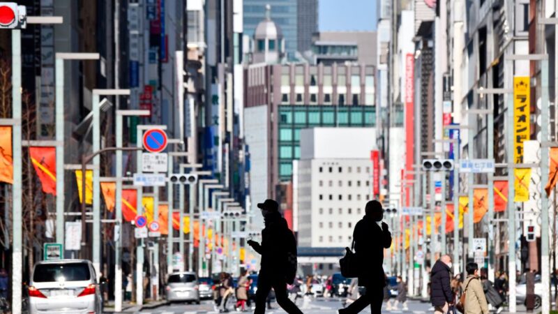 日本解除紧急事态 东京等4地仍待观察