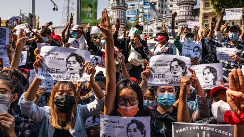 緬甸發布戒嚴令 軍方暗示將鎮壓(組圖)