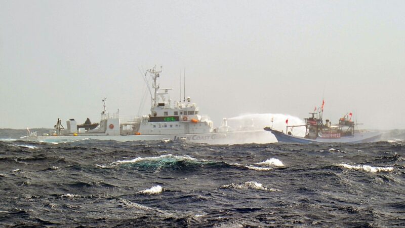 日本跟进中共宣布可使用武器 钓鱼岛对峙升级