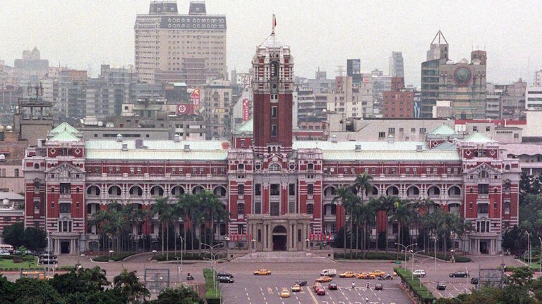丹麥教授：中共想讓西方看到他們準備攻台