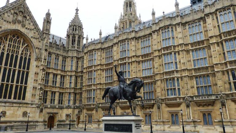 李貞駒更多內幕被挖出 英議員要求調查她