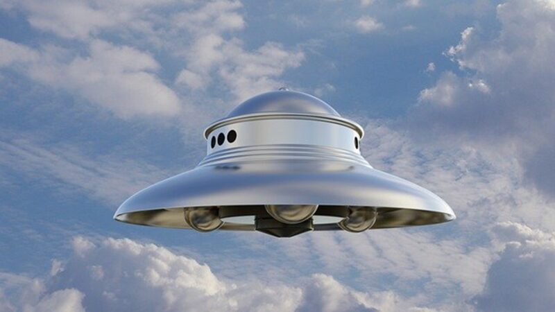 UFO飞越美国客机 飞行员空中对话曝光