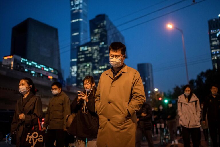 逼迫百姓多花錢 中共兩會設定消費增長目標