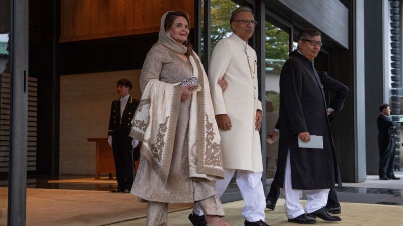 巴基斯坦总理、总统打中国疫苗后 双双确诊