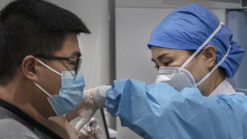 中国各地强制打疫苗 领导却不见接种