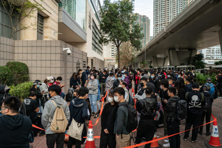 港律政司覆核保釋 47被告還押家屬痛哭