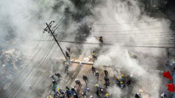 緬甸警察拒鎮壓民眾 至少19人逃亡印度求庇護