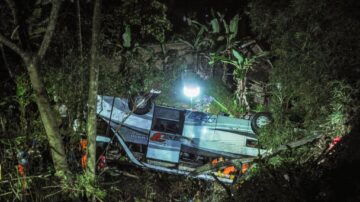 疑煞車不靈 印尼巴士墜山谷釀27死39傷