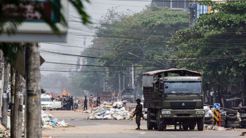 围观猎杀平民 缅甸军警爆欢呼(视频)