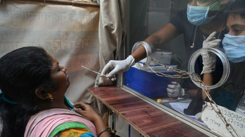 印度发现“双重突变病毒” 确诊与死亡病例双创新高