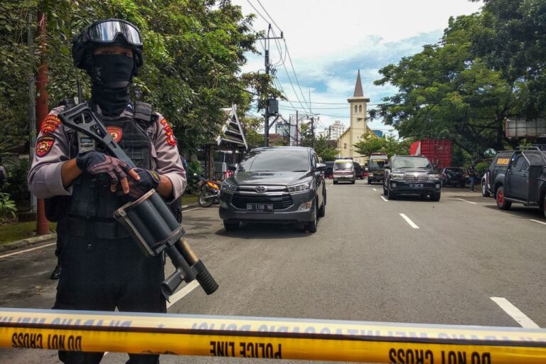 印尼錫江教堂驚爆 1名炸彈客身亡14人受傷(視頻)