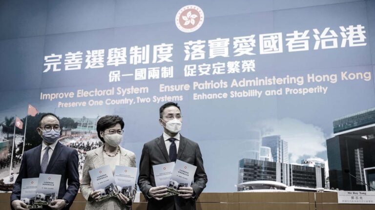中共人大通過閹割香港選制 國安警審核參選人資格