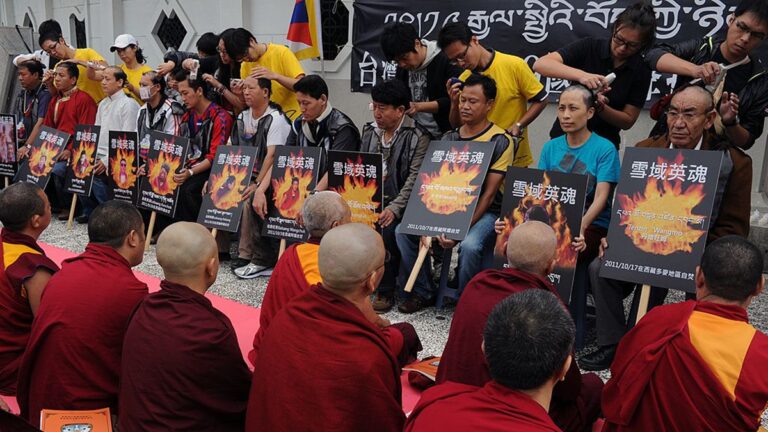 高僧憶述中共統一西藏經過 300多枚砲彈射向拉薩