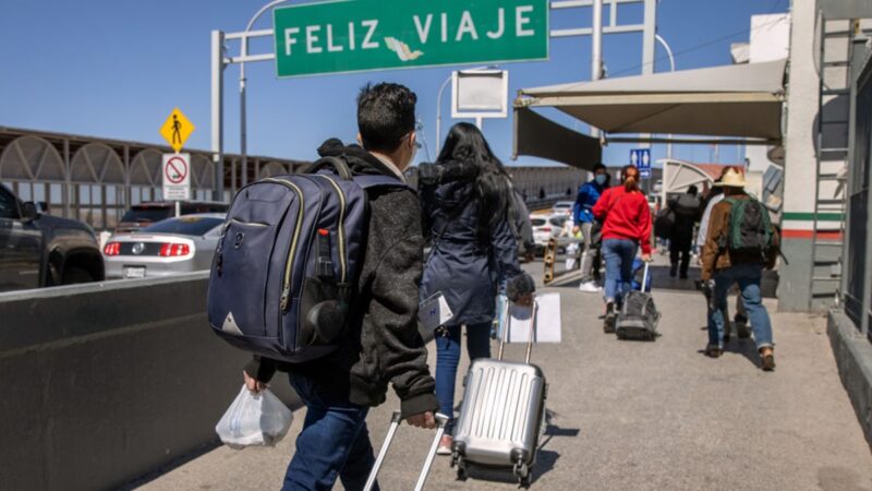 美南部邊境危機加劇 或空運難民至北部安置