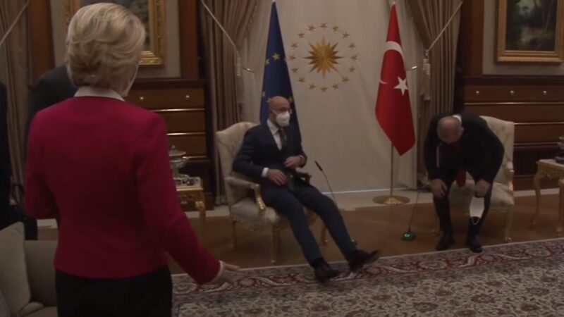 尴尬！欧盟执委会主席与土耳其总统会面 困窘坐一旁(视频)