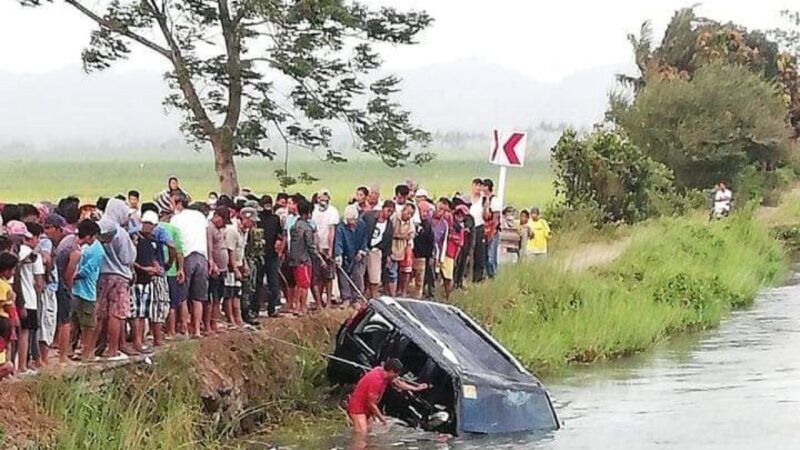 菲律宾超载休旅车冲进沟渠 酿13死含7名孩童(视频)