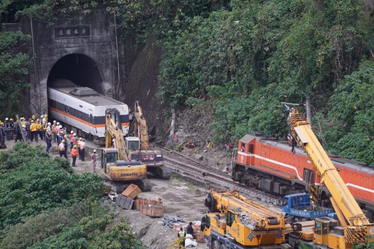 【更新】太魯閣號死亡下修48死 第6節車箱仍有遺體
