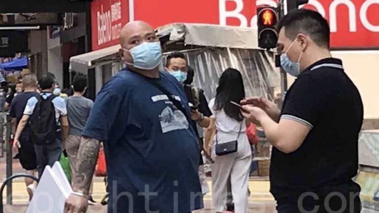 香港法輪功真相點被破壞 正義市民追捕暴徒