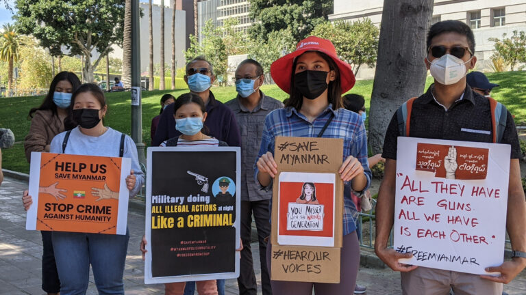 緬懷為民主犧牲人士 洛緬甸人聚集市府悼念