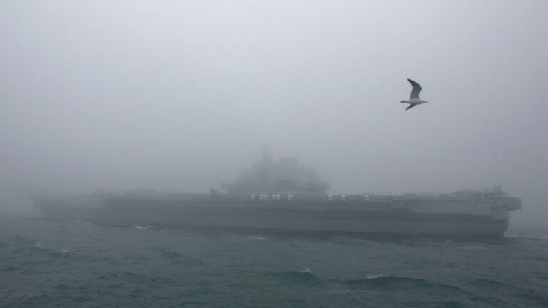 國產航母「山東艦」日供7餐 大陸網民罵：飯桶軍