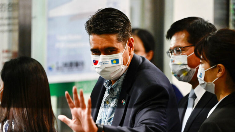 中共戰狼連撥16電話施壓 帕勞總統:再也不接了