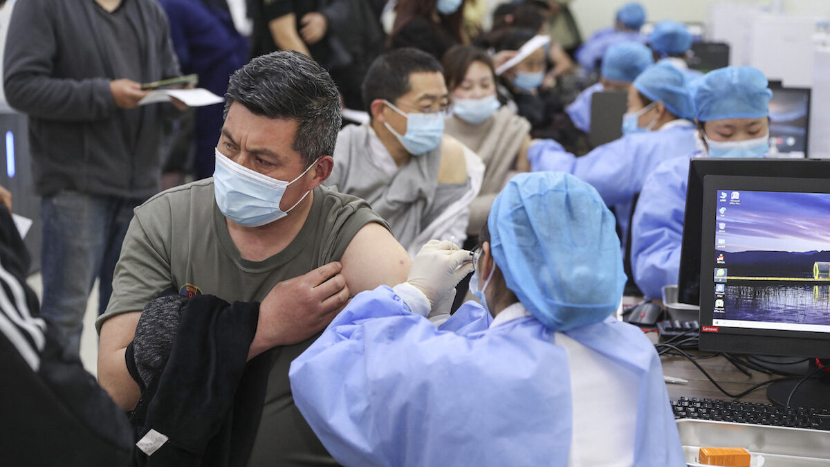 【禁闻】大陆打疫苗下指标 接种现场有人倒地