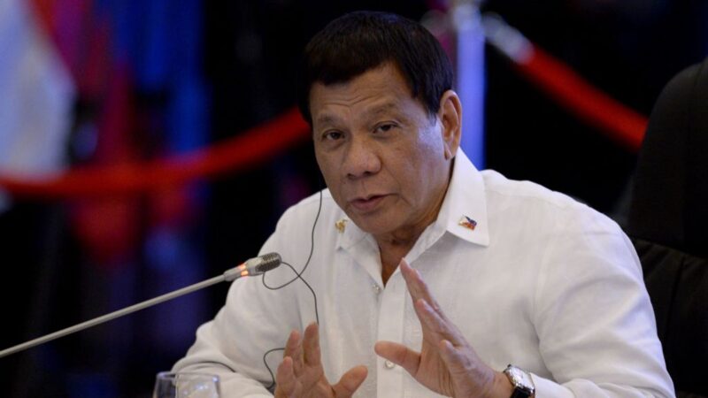 中共船入侵激怒菲律宾 菲总统警告：恐擦枪走火