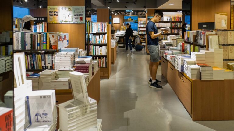 北京下令嚴控校外讀物 學者：習近平女兒為何留美