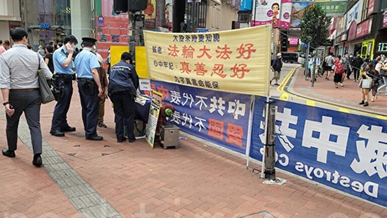 香港法輪功真相點再遇襲 82歲老太被潑可樂