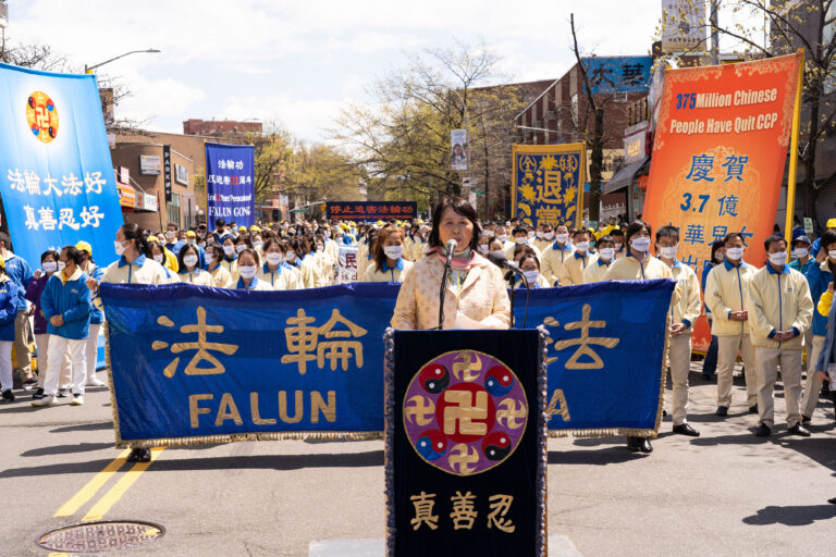 易蓉：法輪功反迫害 傳播真相顯神威