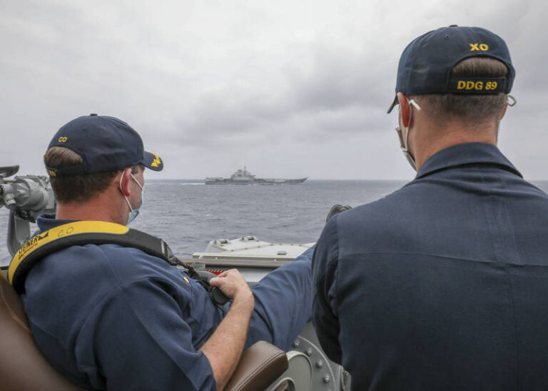 遼寧艦曝致命弱點 美海軍翹腳照釋多重信號
