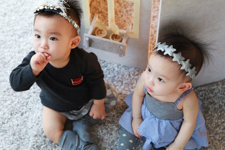 罕見！懷孕3週再懷孕 英婦誕下大小龍鳳胎