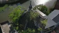 廣東500年古佛塔頂 離奇長出百年榕樹(視頻)