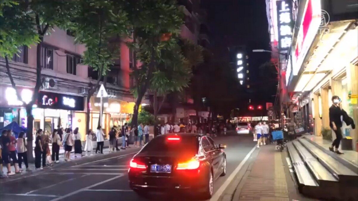 【禁闻】广州疫情加剧 越秀区核酸检测人山人海
